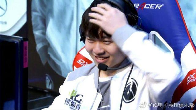 Xiaohu：当时没注意Light四杀 怕霞把他换了就直接E死了