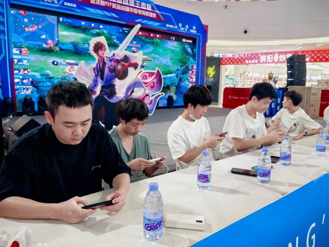 英雄联盟LPL夏季季后赛即将开打，V5能否创造小说般奇迹？